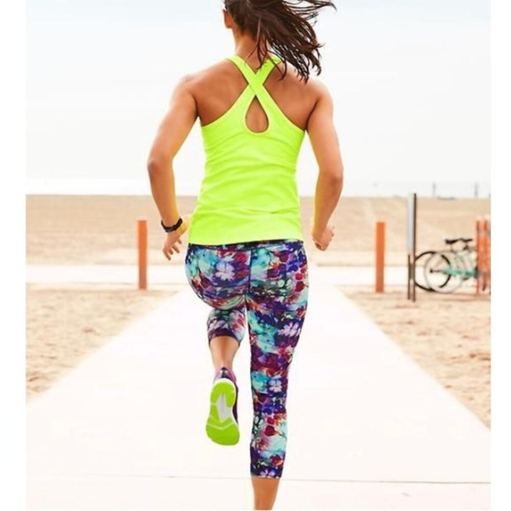 SALE  Athleta Womens Floral Fade Sonar Capri Leggings Size XS 438849 Tight Pants